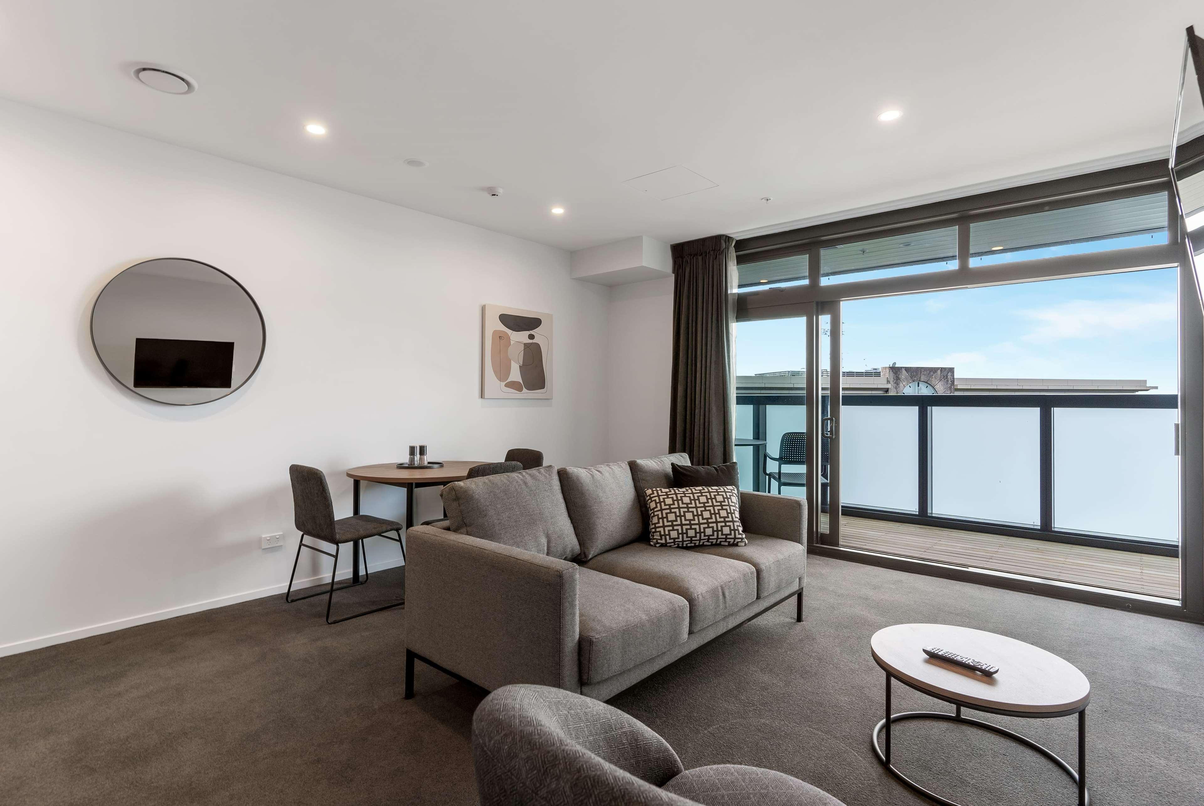 Ramada By Wyndham Newmarket Окленд Экстерьер фото