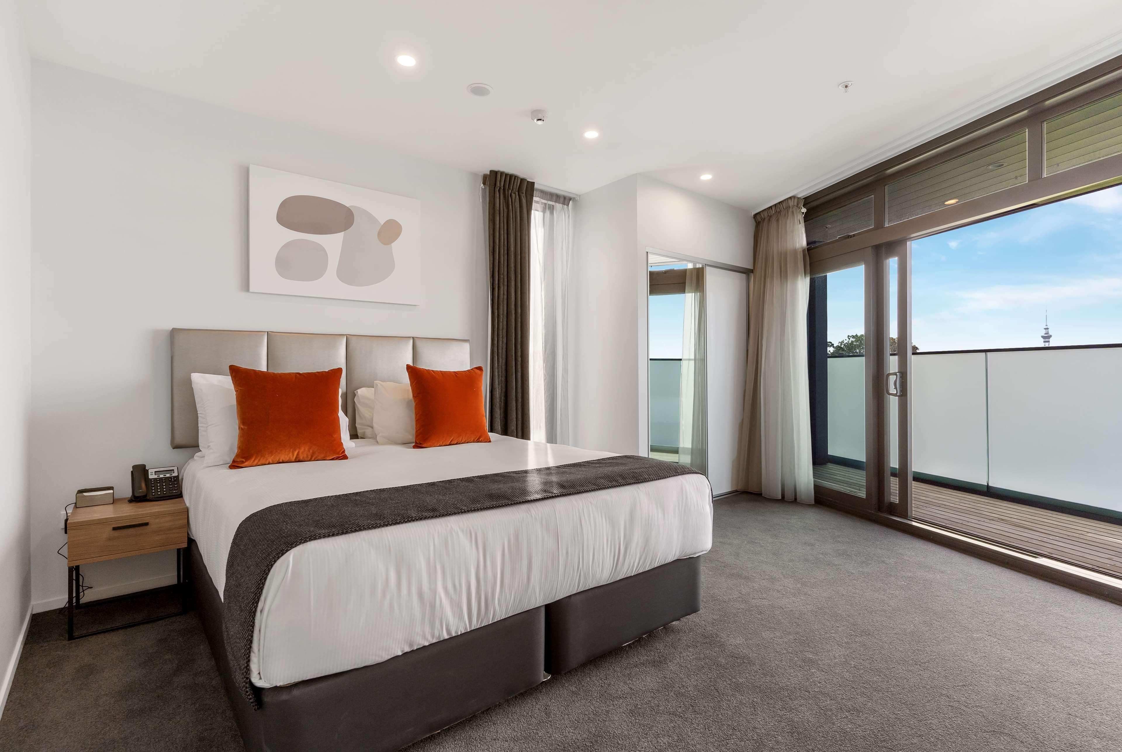 Ramada By Wyndham Newmarket Окленд Экстерьер фото
